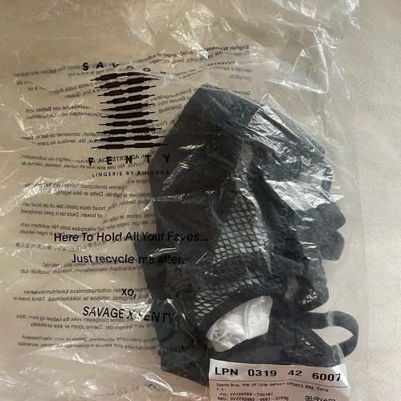 Savage X Fenty By Rihanna Pin Up Low-Impact Sports Bra - Black NWT - Picture 12 of 12